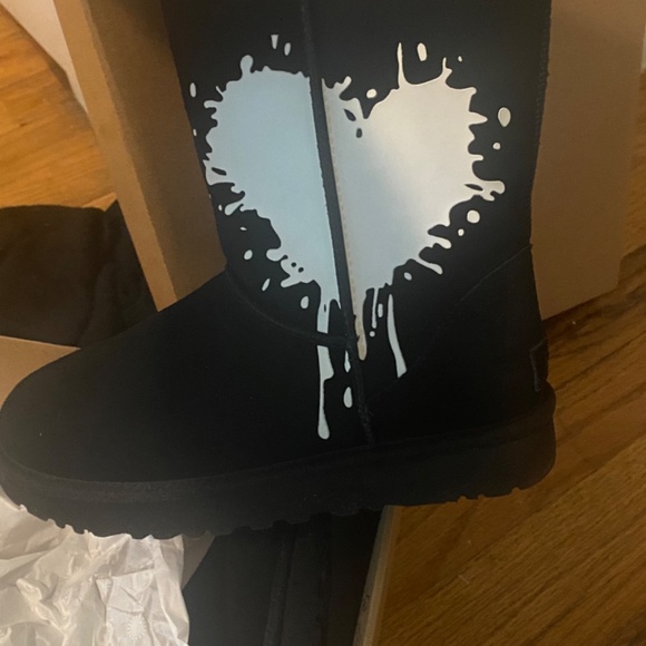 Black Ugg boots - Picture 7 of 11